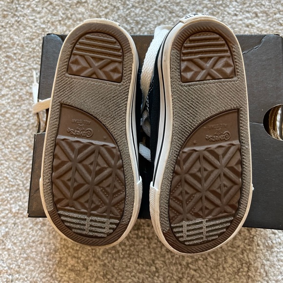 Kids Converse Size 7 - Picture 3 of 3